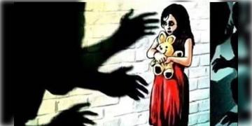 Read more about - Alipurduar | দ্বিতীয় শ্রেণির শিশুকন্যাকে গণধর্ষণ করে খুন! প্রমাণ লোপাটে পুড়িয়ে দেওয়া হয় দেহও