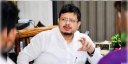 Read more about - Ritabrata Banerjee | দিল্লিতে তলব পড়লো নয়া বিরোধী দলনেতার, ৯ বিধায়ককে সঙ্গে নিয়ে কমিশনের অফিসে ঋতব্রত