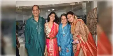 Read more about - মহাষ্টমীতে মুম্বইয়ের দুর্গাপুজো উদযাপনে দেখা মিললো তিন অভিনেত্রী তনুজা-কাজল-তানিশা