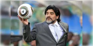 Read more about - তিন দিন আগেই ছিল জন্মদিন, তারপরেই  হাসপাতালে ভর্তি করা হল ফুটবলের রাজপুত্র ডিয়েগো মারাদোনাকে!