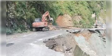 Read more about - Landslide | যোগাযোগ বিচ্ছিন্ন সিকিমের সঙ্গে শিলিগুড়ির, ধসের কারণে বন্ধ হয়ে গেল ১০ নম্বর জাতীয় সড়ক