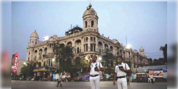 Read more about - ওমিক্রনের প্রকোপ বাড়তেই ফের বন্ধ স্কুল-কলেজ, রাজ্যে একাধিক বিধিনিষেধ জারি করা হয়েছে