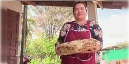 Read more about - সমুদ্রের ধার থেকে হঠাৎ কুড়িয়ে পেলেন কোটি কোটি টাকার তিমির বমি (অ্যাম্বারগ্রিস)