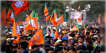 Read more about - Bangla Bandh | রাজ্যজুড়ে ১২ ঘণ্টার বন্‌ধের ডাক বিজেপির! বাড়ি থেকে আটক বিজেপি কাউন্সিলর সজল ঘোষ, শ্যামবাজার থেকে আটক লকেট চট্টোপাধ্যায়