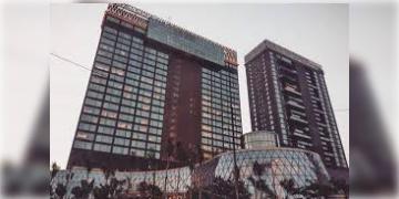 Read more about - দোল পূর্ণিমায় হঠাৎ এক বিলাসবহুল হোটেলে আগুন, আতঙ্কিত এলাকাবাসী