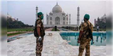 Read more about - সেনাবাহিনীতে কাজ না পাওয়ার ক্ষোভ থেকে তাজমহলে বোমাতঙ্কের ভুয়ো ফোন যুবকের