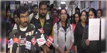 Read more about - Medinipur | চিকিৎসকদের সাসপেনশন প্রত্যাহারের দাবিতে কর্মবিরতিতে বসলেন মেদিনীপুর মেডিকেলের চিকিৎসকরা