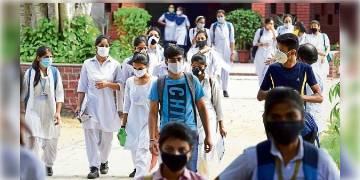 Read more about - করোনা পরিস্থিতির জেরে শেষপর্যন্ত দ্বাদশ শ্রেণির বোর্ড পরীক্ষা বাতিলের সিদ্ধান্ত নিলো সিবিএসই