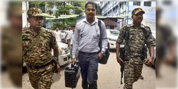 Read more about - R G Kar | 'বহুত কুছ এভিডেন্স হ্যায়'..আরজিকরে তল্লাশি চালিয়ে বক্তব্য CBIর! সন্দীপ ঘোষের বাড়ি, কেষ্টপুর, হাওড়াতেও চললো তল্লাশি