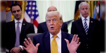 Read more about - Trump Tariff | ডিজিটাল কর আরোপে কড়া হুঁশিয়ারি ট্রাম্পের, আরোপ হতে পারে ১০০ শতাংশ আমদানি শুল্ক!
