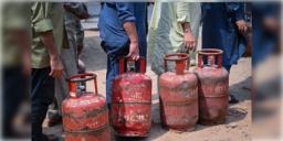 Read more about - E-KYC for LPG | আগামী ১৬ অগস্টের মধ্যে ই-কেওয়াইসি করতে হবে দেশে গৃহস্থালির রান্নার গ্যাসের প্রত্যেক গ্রাহককে, নাহলেই বিপদ!