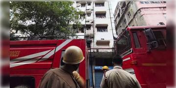Read more about - Fire Department | অগ্নিনির্বাপন ব্যবস্থার গলদের অভিযোগে নিউ মার্কেটের ২৫ হোটেল-রেস্তরাঁকে শোকজ করল দমকল!