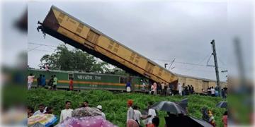 Read more about - Kanchanjunga Express । চালক-স্টেশন মাস্টারদের যথাযথ প্রশিক্ষণের অভাবেই  কাঞ্চনজঙ্ঘা এক্সপ্রেসের দুর্ঘটনা? রিপোর্ট প্রকাশ করলো রেল কর্তৃপক্ষ!