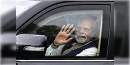 Read more about - PM Narendra Modi | সেনার অনুষ্ঠানে যোগ দিতে শহরে প্রধানমন্ত্রী, গাড়ি থেকে হাত নেড়ে জনসংযোগ নরেন্দ্র মোদির