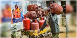 Read more about - এক লাফে ১০৮ টাকা বেড়ে বাণিজ্যিক রান্নার গ্যাস হল ২০৯৫ টাকা!