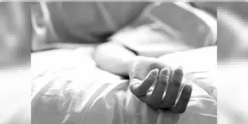 Read more about - Maheshtala | বৃদ্ধা মা-কে জীবন্ত পুড়িয়ে মারার চেষ্টা! নৃশংস ছেলের কাণ্ডে হতবাক মহেশতলা