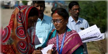 Read more about - SIR in WB | বাংলার ভোটে স্থায়ী ভোটকর্মীর আকাল, চিন্তায় কমিশন, চুক্তিভিত্তিক কর্মী নিয়োগে অপসারিত DM!