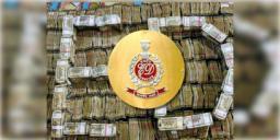 Read more about - ED Raid-Kolkata | বুধে ব্যবসায়ীর বাড়ি ইডি হানা, শহর কলকাতা থেকে উদ্ধার আগ্নেয়াস্ত্র সহ ১ কোটি ২০ লক্ষ