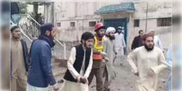 Read more about - Pakistan Bomb Explosion | নমাজ পড়ার সময় মসজিদে বিস্ফোরণ! ৩ জনের মৃত্যু! বাড়তে পারে মৃতের সংখ্যা!