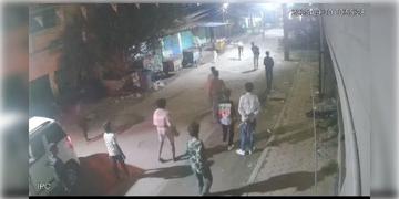 Read more about - Arjun Singh | পুজোর মধ্যেও অর্জুন সিংহের বাড়ির সামনে বোমাবাজি! নামানো হলো র‍্যাফ!