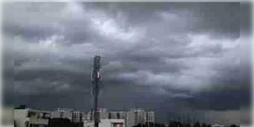 Read more about - ঝোড়ো হাওয়ার দাপট বাড়বে, জানুন আজ বিকালের পর থেকে কোন কোন জেলায় সতর্কতা জারি করা হয়েছে