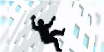 Read more about - লোফালুফি খেলতে গিয়ে ছাদ থেকে পড়ে গেল একরত্তি,  শিশু কে বাঁচাতে ঝাঁপ দিয়ে মৃত্যু বাবার।  