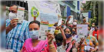 Read more about - নয়া চমক নিয়ে হাজির দুয়ারে সরকার, ভ্রাম্যমান পরিষেবা ডালি হাতে মমতা বন্দ্যোপাধ্যায়ের সরকার