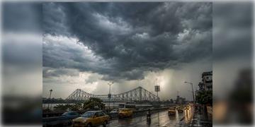 Read more about - Weather Update | বুধেও শহরে ভারী বৃষ্টির সম্ভাবনা, তবুও কমছে না গরম! জেরবার বঙ্গবাসী