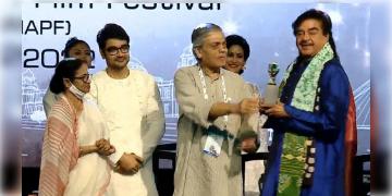 Read more about - ২৭ তম কলকাতা আন্তর্জাতিক চলচ্চিত্র উৎসব শুরু হয়েছে! সোমবার আনুষ্ঠানিক উদ্বোধন করেছেন মুখ্যমন্ত্রী