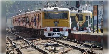 Read more about - ১৬ জুন থেকে  চালু হচ্ছে না লোকাল ট্রেন, বিধিনিষেধে কিছু ছাড় দিলেও আরও ১৫ দিন বন্ধ থাকবে পরিষেবা