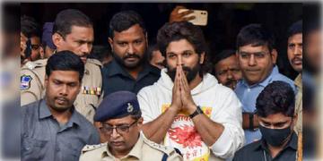 Read more about - Allu Arjun | আল্লু অর্জুনের অন্তর্বর্তী জামিন খারিজ? সুপ্রিম কোর্টে মামলা করতে চলেছে তেলঙ্গনা পুলিশ