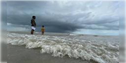 Read more about - Weather Update | বঙ্গোপসাগরে ঘনাচ্ছে নিম্নচাপ, সপ্তাহভর ভারী বৃষ্টির সম্ভাবনা রাজ্যের বিভিন্ন জেলায়