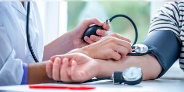 Read more about - লো ব্লাড প্রেসার! অবহেলা করবেন না, চিকিৎসকরা কি পরামর্শ দেন জানুন