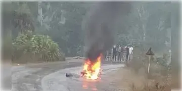 Read more about - মর্মান্তিক পরিণতি! চলন্ত স্কুটিতে হাই টেনশন তার পড়ে অগ্নিপৃষ্ঠ শিক্ষিকা।  