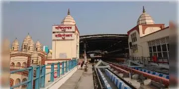 Read more about - দক্ষিণেশ্বর মেট্রোর প্রথম মহড়া, থার্ড রেলের বিদ্যুৎ সংযোগসহ যাবতীয় খতিয়ে দেখছেন মেট্রো আধিকারিকরা।