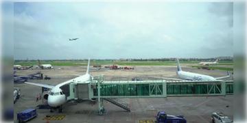 Read more about - DumDum Airport | দমদম বিমানবন্দর থেকে চালু হবে ইউরোপের দেশগুলিতে বিমান পরিষেবা?বিধানসভায় আলোচনার তৎপরতা