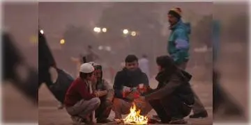 Read more about - আজ রাত থেকেই কমতে পারে তাপমাত্রা,  জাঁকিয়ে বসবে শীতের কামড়, অনুমান আবহাওয়াবিদদের !