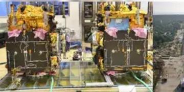 Read more about - ISRO | বিশ্বের চতুর্থ দেশ হিসাবে মহাকাশে ডকিং করবে ভারত! স্পেডেক্স লঞ্চ করতে চলেছে ইসরো