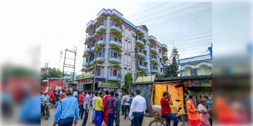 Read more about - Tarapith Hotel Fire Update | তারাপীঠের হোটেলে অগ্নিকাণ্ডের ঘটনায় দমকল অফিসারকে সাসপেন্ড প্রশাসনের!