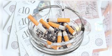 Read more about - ধূমপান করে সময় নষ্ট করায় সরকারি কর্মচারীকে প্রায় ১৩ লাখ টাকা জরিমানা!