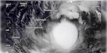 Read more about - Cyclone Dana Update | এখনও চলছে দানার ল্যান্ডফল! কার্যত তছনছ হয়ে গিয়েছে ওডিশা উপকূল