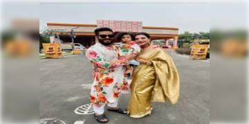 Read more about - দুর্গাপুজোয় চাঁদের হাট আরবানা আবাসনে, ছেলে ইউভানকে নিয়ে মণ্ডপে হাজির রাজ-শুভশ্রী