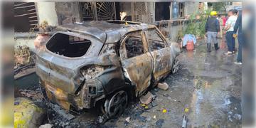 Read more about - Indore Fire News | বৈদ্যুতিক গাড়ি থেকে আগুন লাগলো গোটা বাড়িতে! ইন্দোরে ভয়াবহ অগ্নিকাণ্ডে মৃত অন্তত ৭