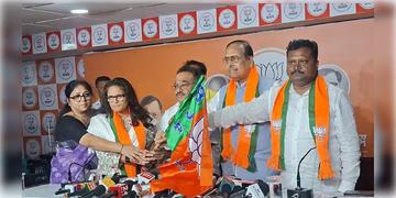 Read more about - Former TMC MP | বিজেপিতে যোগ তিন প্রাক্তন তৃণমূল সাংসদের! তালিকায় রয়েছেন কারা?