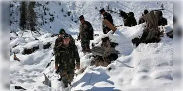 Read more about - বরফাচ্ছন্ন লাদাখ, সেনাদের স্বাচ্ছন্দ্য দিচ্ছে বিশেষ পলিমার ফাইবারের তৈরি ‘গরম তাঁবু’