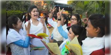 Read more about - Madhyamik 2024 | ৮০ দিনের মাথায় প্রকাশ মাধ্যমিক ২০২৪-এর ফলাফল! ৬৯৩ নম্বর পেয়ে প্রথম কোচবিহারের চন্দ্রচূড় সেন! পাশের হারে কলকাতাকে টেক্কা দিয়ে এগিয়ে জেলা!