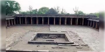Read more about - Bhojshala । মধ্যপ্রদেশের বিতর্কিত ভোজশালার জমির নিচে হিন্দু দেবদেবীর মূর্তি ও মন্দিরের অস্তিত্ব পেল ASI!