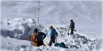 Read more about - Nepal Avalanche | নেপালে হিমলুং হিমাল শৃঙ্গে ভয়াবহ তুষারধস! মৃত ২ পর্বতারোহী, নিখোঁজ ১০!
