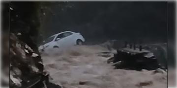 Read more about - North Sikkim Landslide | প্রবল বৃষ্টি-ধসে বিপর্যস্ত উত্তর সিকিম! আটকে প্রায় ২০০ পর্যটক! বন্ধ লাচুং, লাচেন ভ্রমণ!