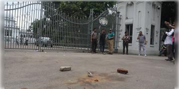 Read more about - Bangladesh | ঢাকা বিশ্ববিদ্যালয়ের সামনে ‘ককটেল বিস্ফোরণ’! চাঞ্চল্য বাংলাদেশে